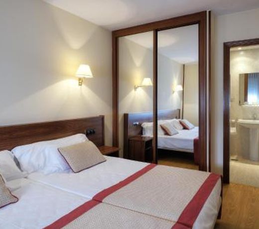 Hotel y Apartamentos Arias