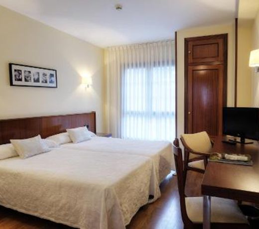 Hotel y Apartamentos Arias