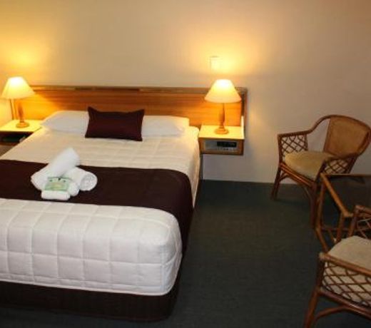 Tabourie Lake Motor Inn