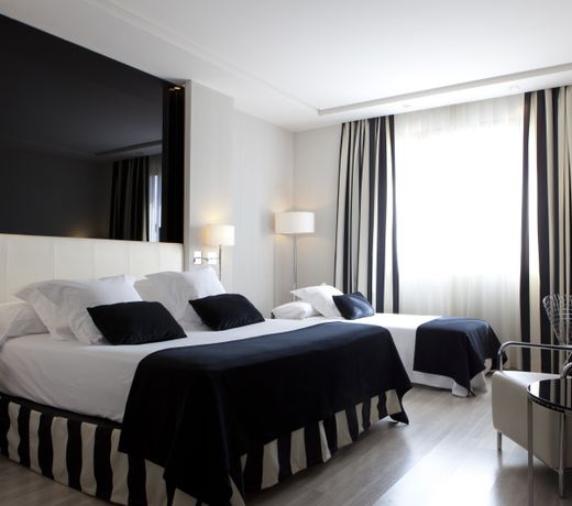 Hotel Maydrit Airport