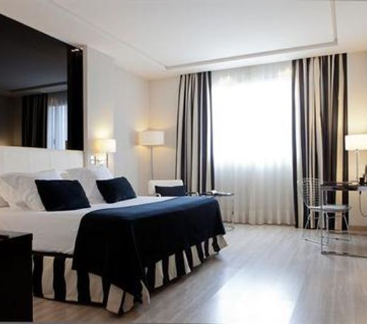 Hotel Maydrit Airport