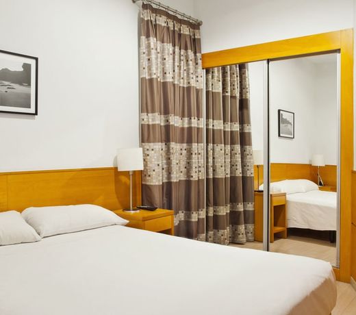 Aparthotel Ramon de la Cruz 41