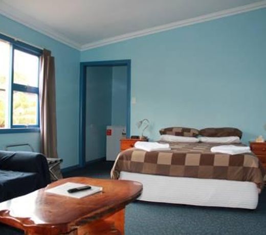 Tullah Lakeside Lodge