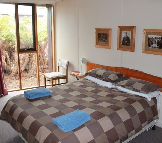 Tullah Lakeside Lodge