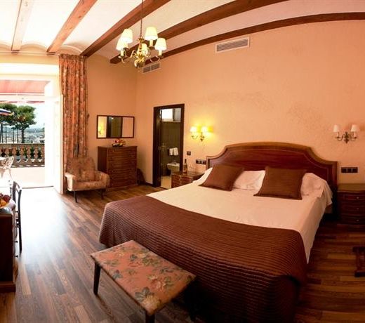 Hotel Roger de Flor by Seleqtta