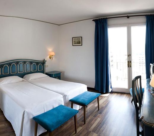 Hotel Roger de Flor by Seleqtta