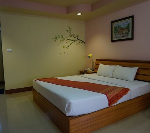 Kumkaew Tawon Palace Hotel