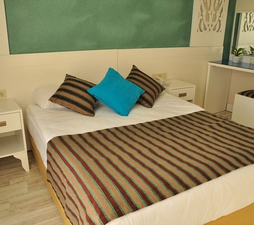 Aura Hotel