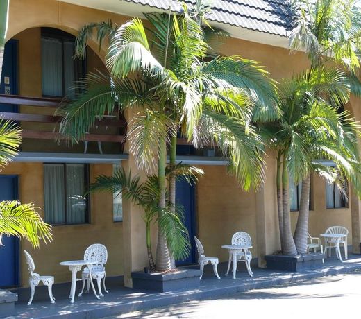 THE ENTRANCE REEF RESORT