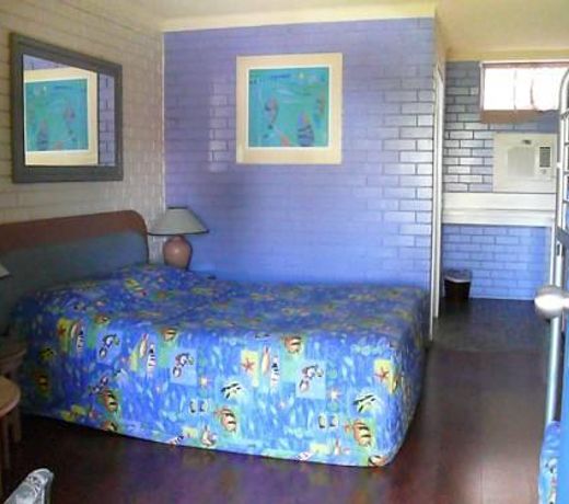 THE ENTRANCE REEF RESORT