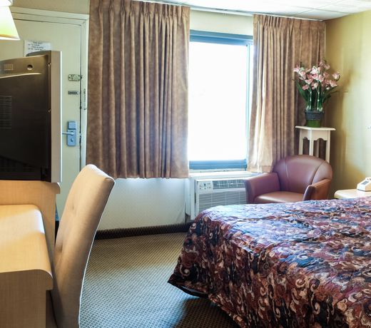 Capri Lynbrook Motor Inn