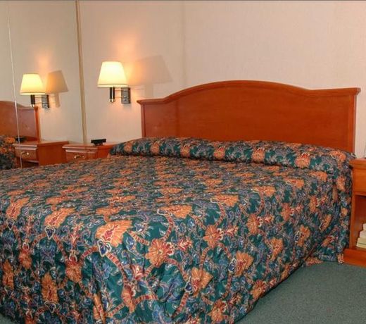 Capri Lynbrook Motor Inn