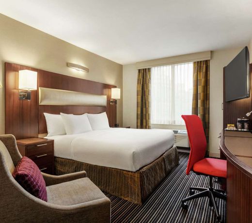 DoubleTree by Hilton New York Downtown