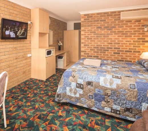 Settlers Motor Inn