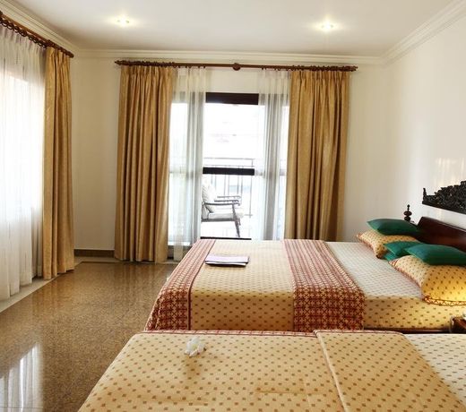 HILARY'S BOUTIQUE HOTEL