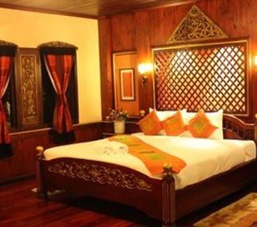 E-Outfitting Vang Thong Hotel