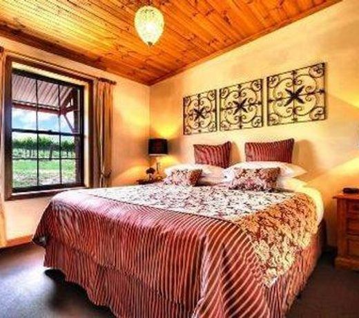Stonewell Cottages and Vineyards
