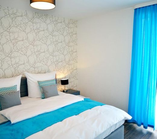 R & J Hotel