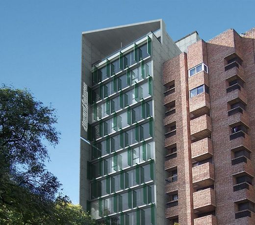 Howard Johnson La CaÃ±ada Hotel & Suites