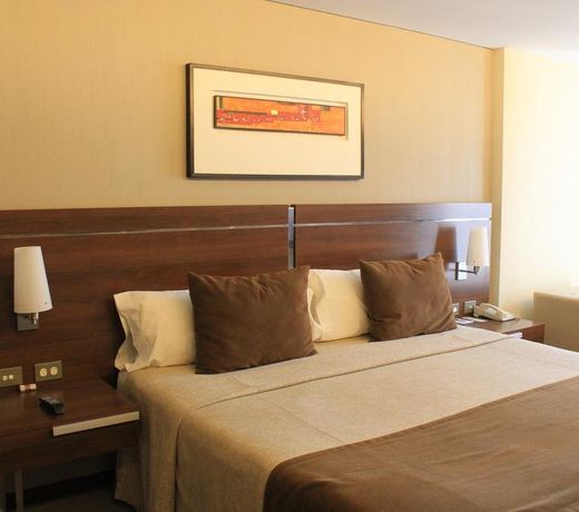 Howard Johnson La CaÃ±ada Hotel & Suites