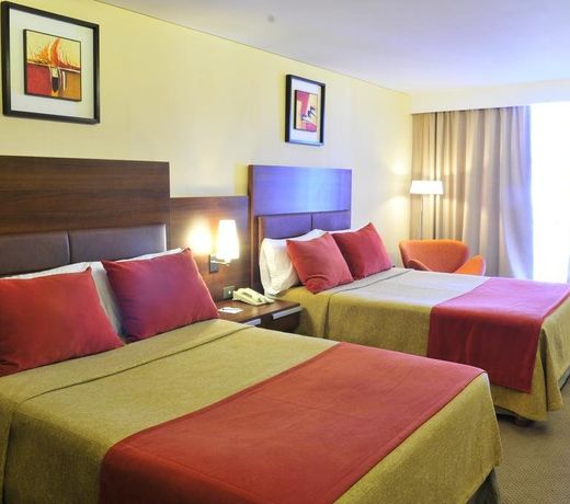 Howard Johnson La CaÃ±ada Hotel & Suites
