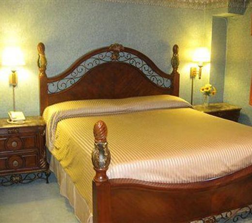 Red Carpet Inn Elmwood