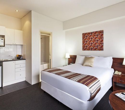 Macleay Hotel