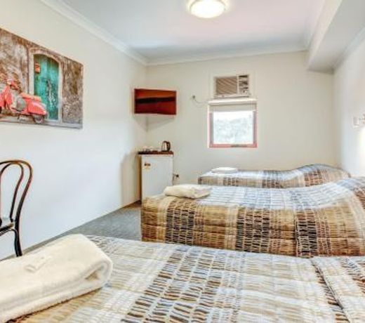 Arena Hotel (formerly Sleep Express Motel)