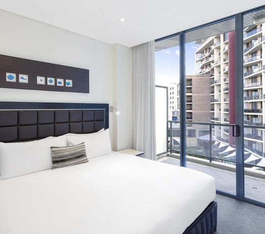 Meriton Suites George Street, Parramatta