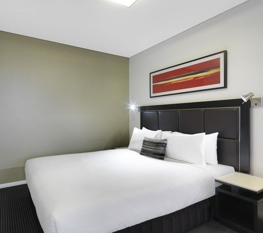 Meriton Suites Campbell Street, Sydney