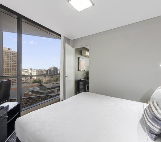 Meriton Suites Campbell Street, Sydney