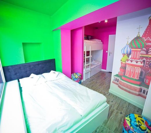 World Hostel - Old Town