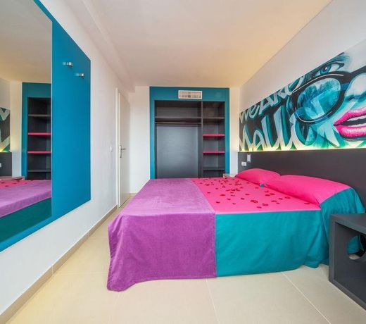 CLUB B APARTMENTS