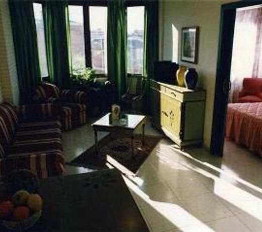 Camparan Suites