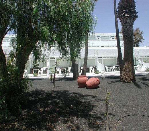 NearBy Hotel