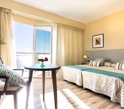 Hotel Izán Cavanna