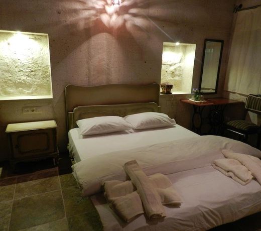 Eagle Cave Inn