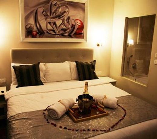 Lenis Hotel