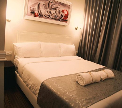 Lenis Hotel