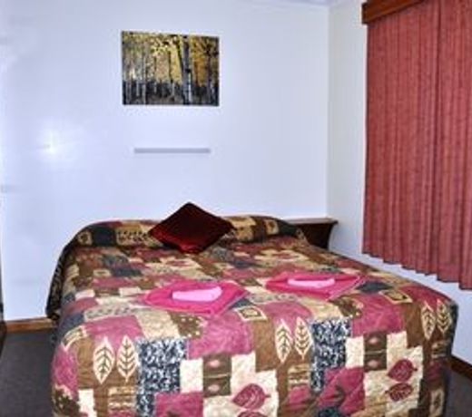 Sharonlee Strahan Villas