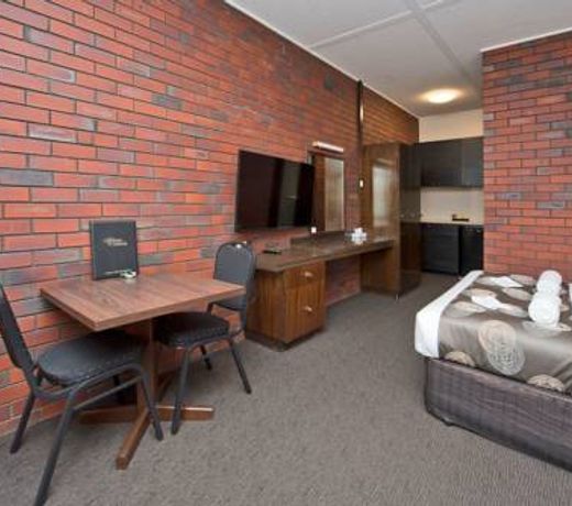Hi Way Eight Motor Inn