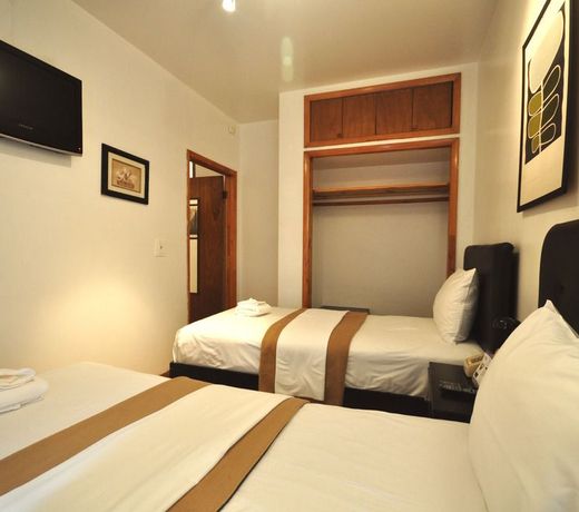 Off SoHo Suites Hotel
