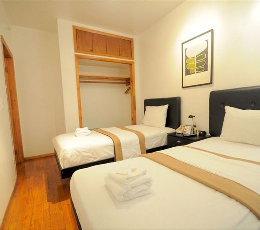 Off SoHo Suites Hotel