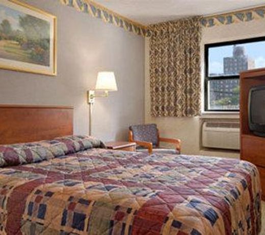 Super 8 by Wyndham Long Island City LGA Hotel