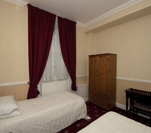 Balmoral House Hotel