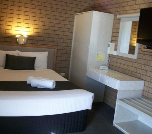 Country Home Motor Inn