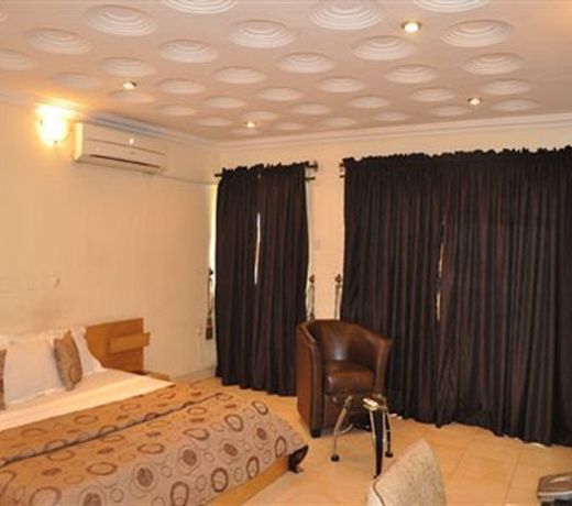 Solitude Hotel Yaba