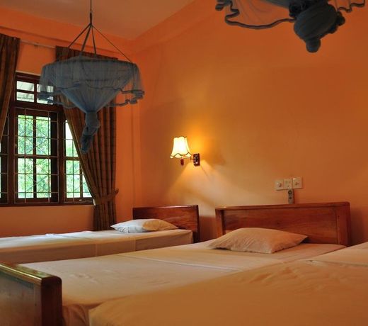LEESHA TOURIST HOME