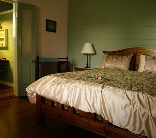 Feathers Home Stay