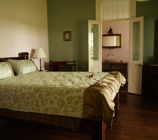 Feathers Home Stay